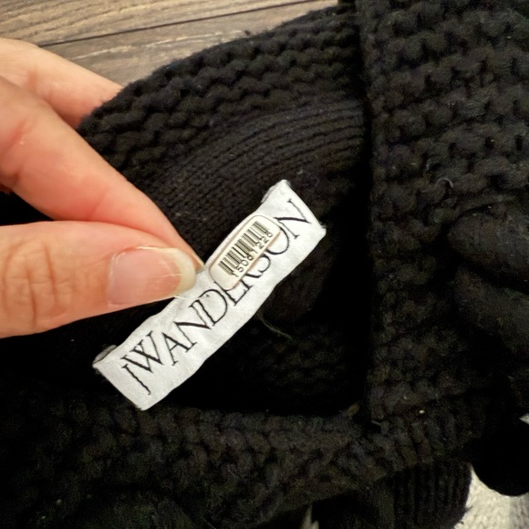 JW ANDERSON Black and Cream Graphic Sweater - Picture 5 of 6